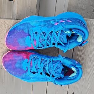 Battle of the Bubble Adidas sneakers in Excellent condition Size 5